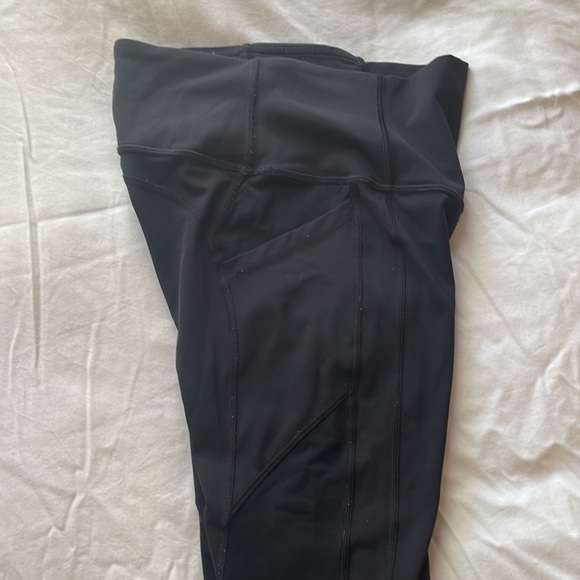LULULEMON black athletic leggings - Picture 4 of 4